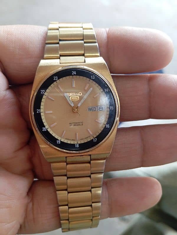 Seiko 5 golden black dial 1