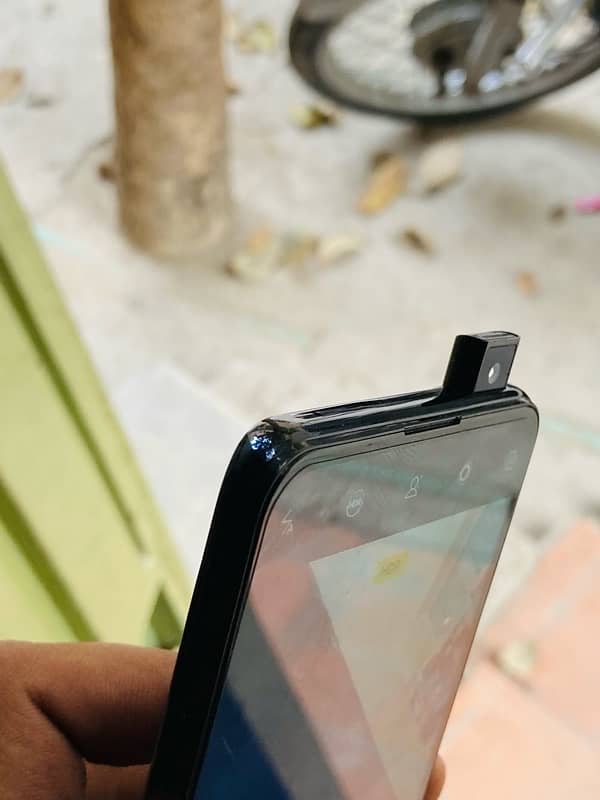 Vivo v15 Pop up camera(8/256) full box luch condition. Price final hai 6