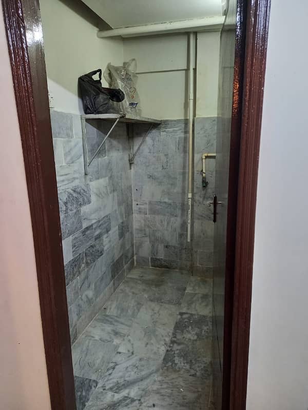 Spacious 2-Bedroom Flat for Sale in Dhoraji Colony - Prime Location Near Zubaida Hospital. 3