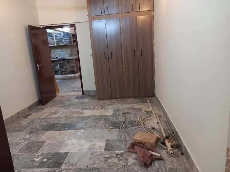 Spacious 2-Bedroom Flat for Sale in Dhoraji Colony - Prime Location Near Zubaida Hospital. 5