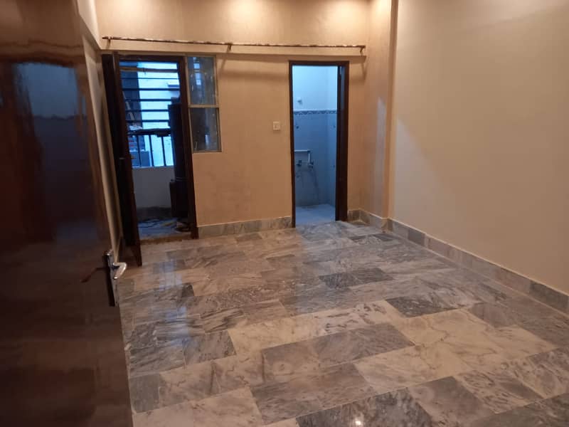 Spacious 2-Bedroom Flat for Sale in Dhoraji Colony - Prime Location Near Zubaida Hospital. 9