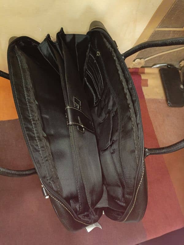 New condition laptop bag black color 2