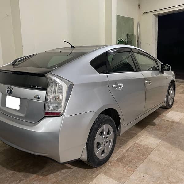 Toyota Prius 2011 4