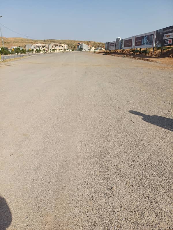 Five marla residential plot for sale in behria 8 0