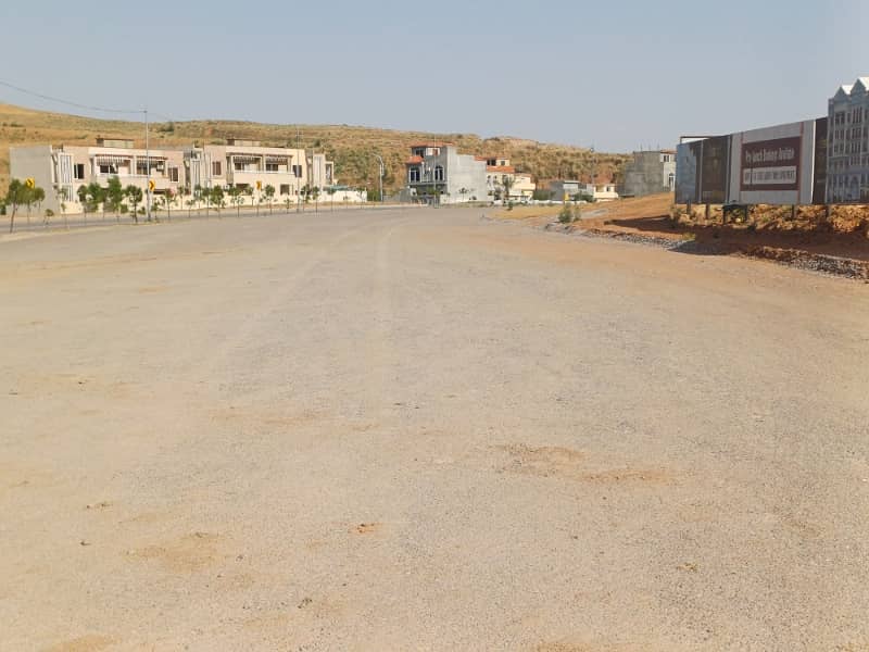 Five marla residential plot for sale in behria 8 8