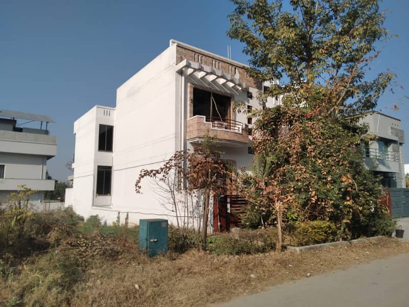 14 Marla Tripple Story House Available. Margalla View Housing Society MVCHS D-17 Islamabad. 7