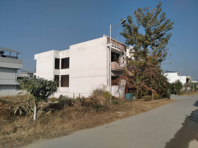 14 Marla Tripple Story House Available. Margalla View Housing Society MVCHS D-17 Islamabad. 11