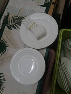 Round Quarter Plates (Good Quality)