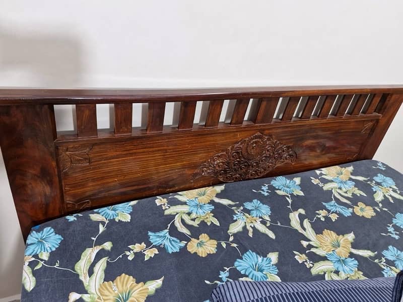 Bed with Seesham wood 2