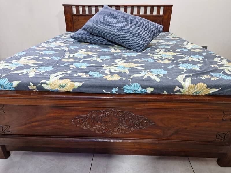 Bed with Seesham wood 3