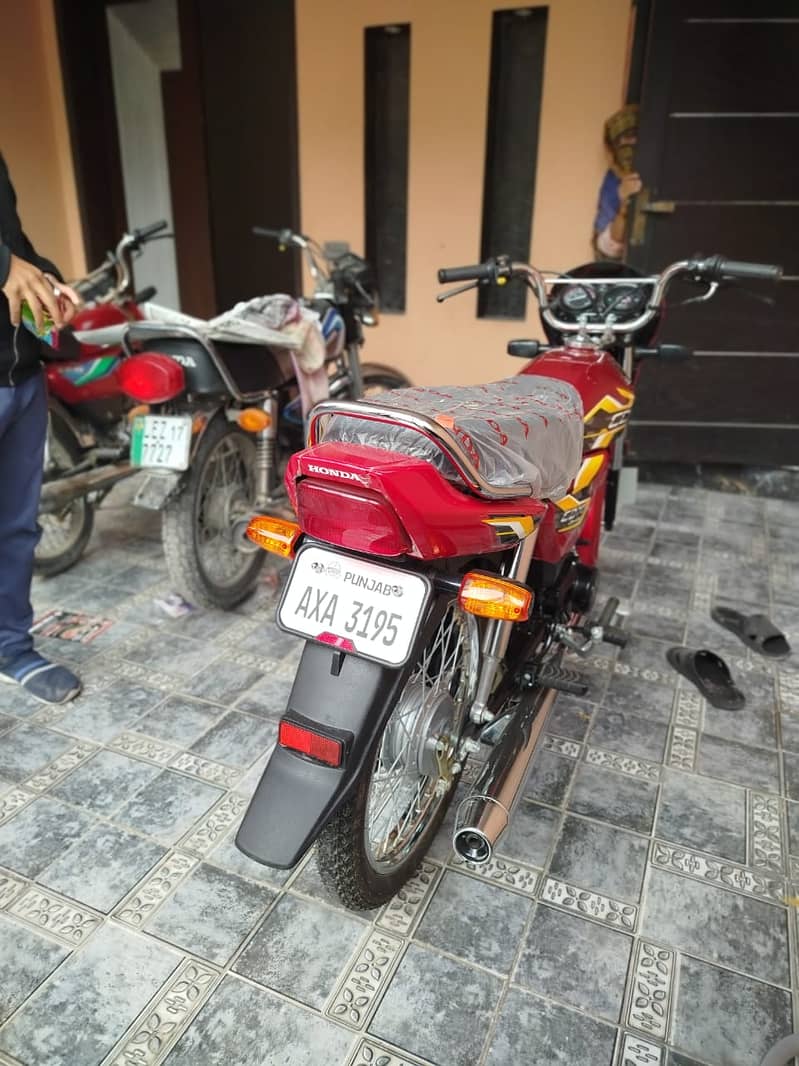 Honda CD 70 Dream 2024 3