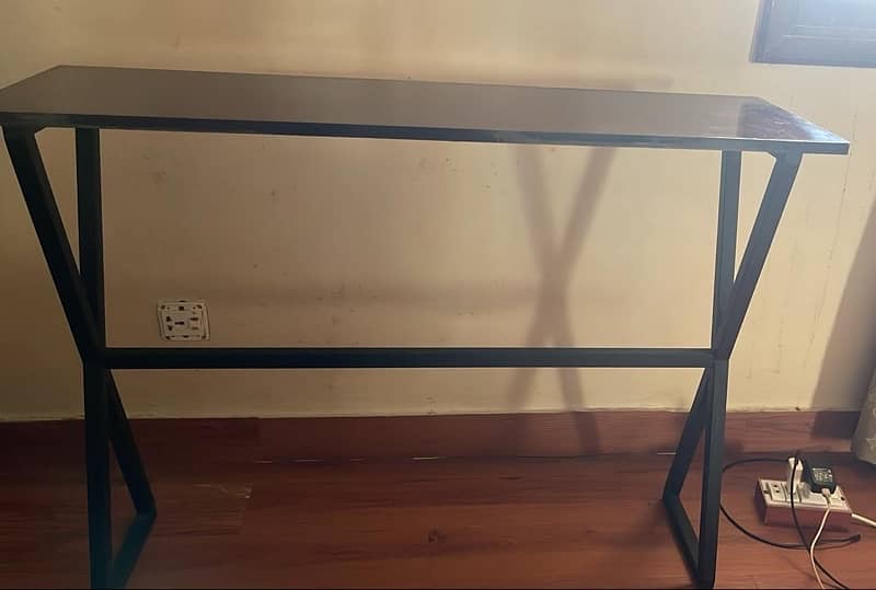 Computer table with metal legs 1