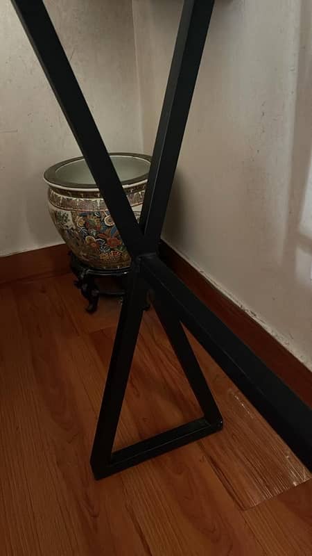 Computer table with metal legs 4