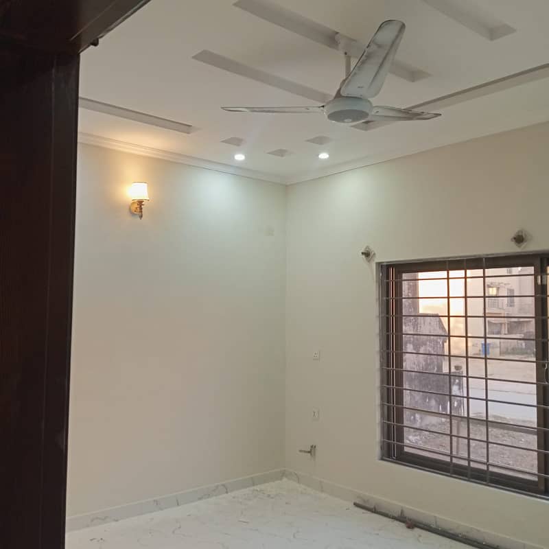 Brand New Condiation 5 Marla Single Unit 3 Bed House Available For Rent 2