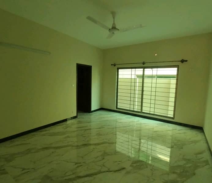 Fair-Priced 375 Square Yards House Available In Askari 6 13