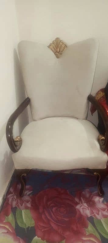 Room chair for sale all oky condition 1