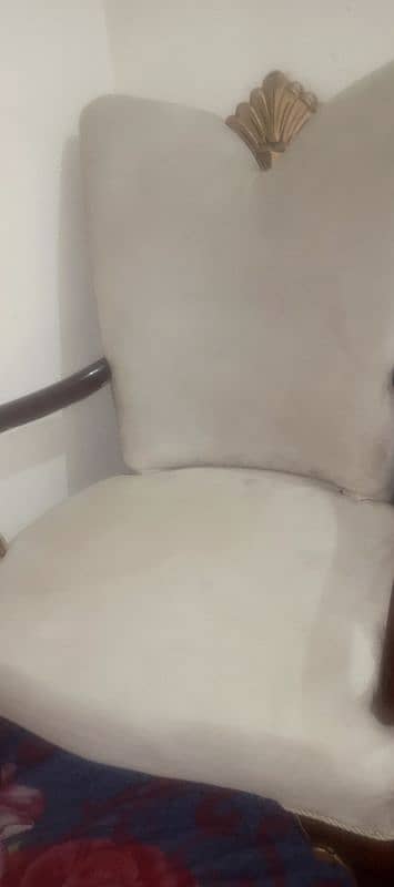 Room chair for sale all oky condition 2