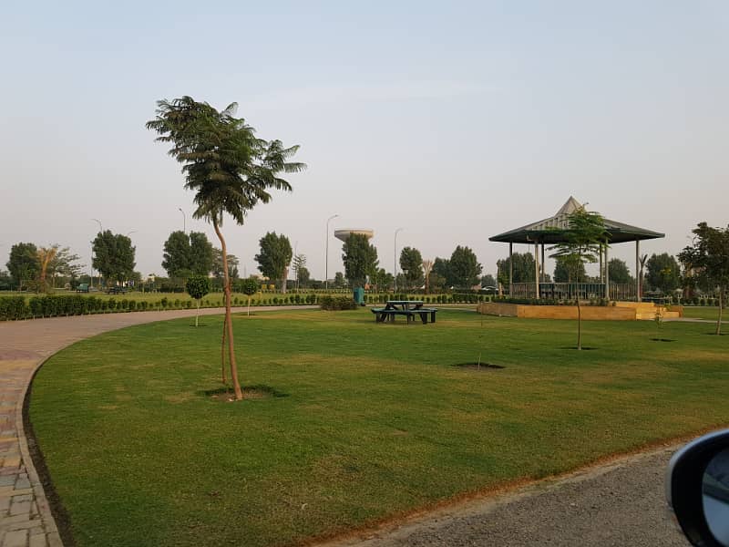 1 Kanal Corner Plot Situated On Hot Location Near To Park Near To Lake City Mall Near To School Available For Sale In Lake City 3