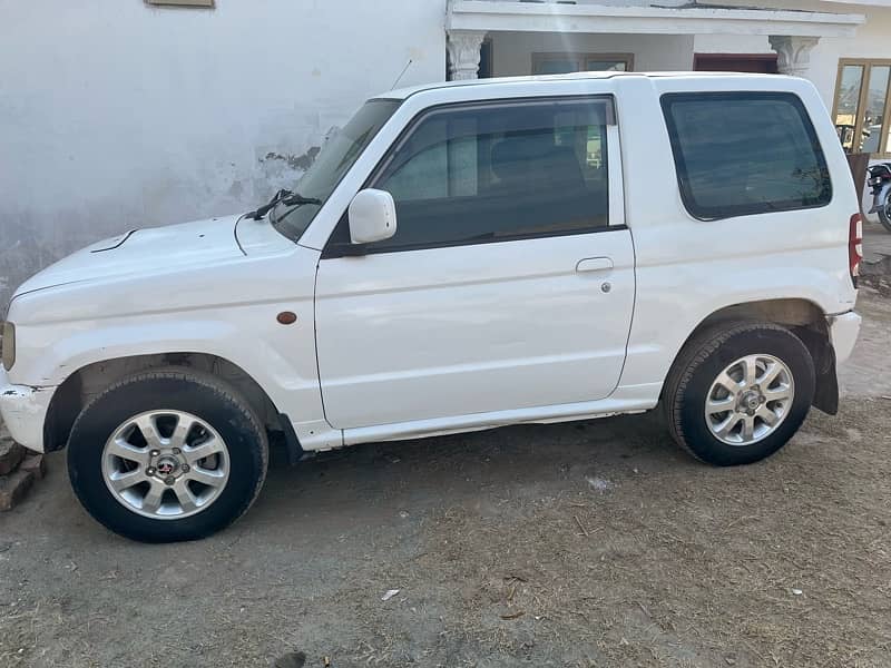 Mitsubishi Pajero Mini 2012 0