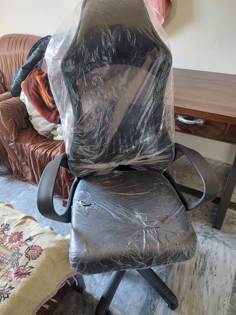 Office chair and table urgent sale 0