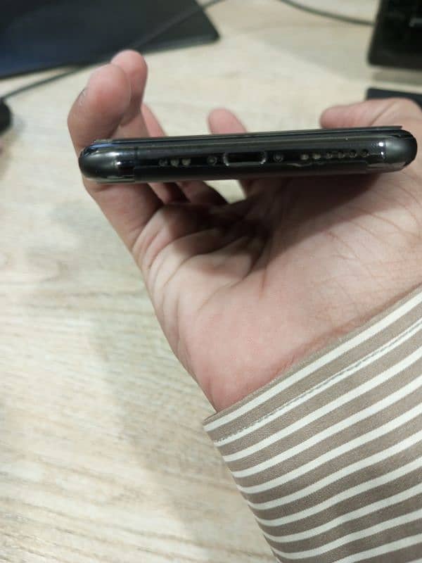 iPhone 11 pro 256 gb PTA approved 5