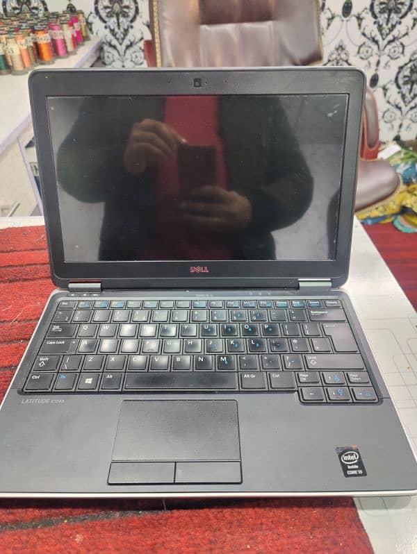 Dell latitude E7240 core i 3 lush condition 0