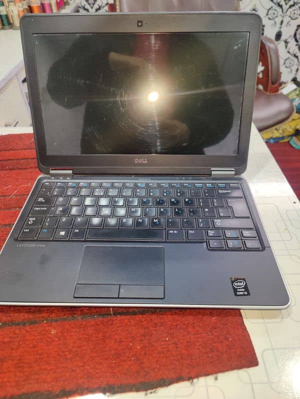 Dell latitude E7240 core i 3 lush condition 3