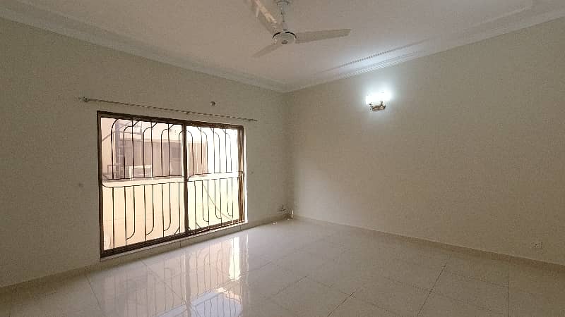 Ready To Buy A House 17 Marla In Askari 10 - Sector F 25