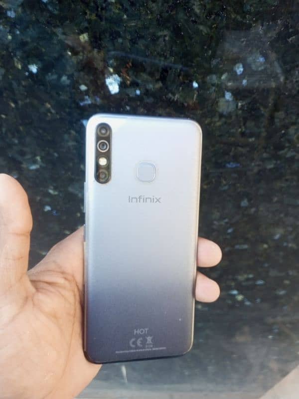 urgent sale Infinix Hot 8 4gb 64gb sath box hai 0