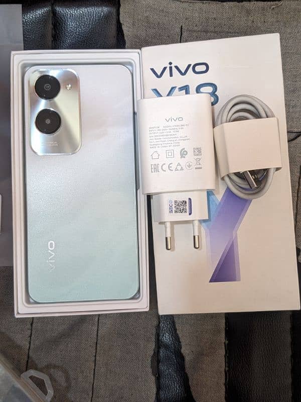 vivo y18 6GB/128GB with all assesrie 1