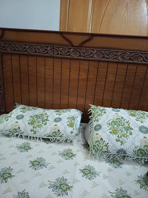 2 wodeen beds king size and medium 6