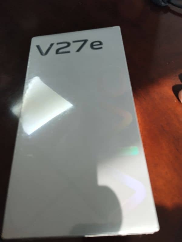 VIVO V27e 8gb 256gb BOX PACKED 0