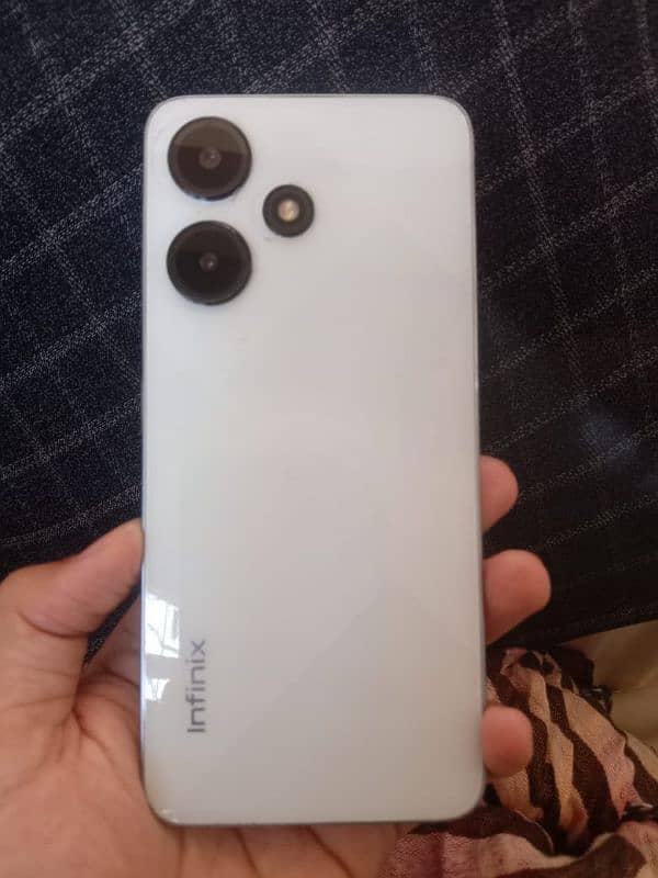 Infinix Hot 30i 8/128  with Box 3