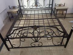 Full king size bed for sale in metal style