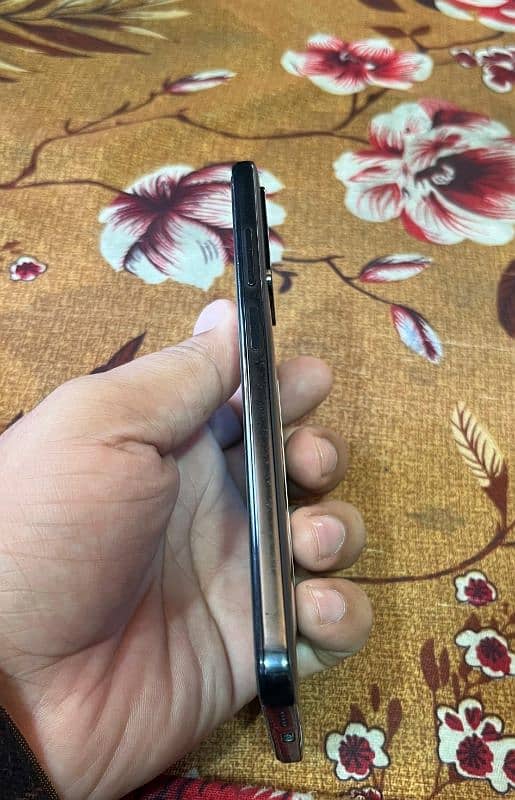 Redmi Note 11 with charger /box. 10/10 condition 5