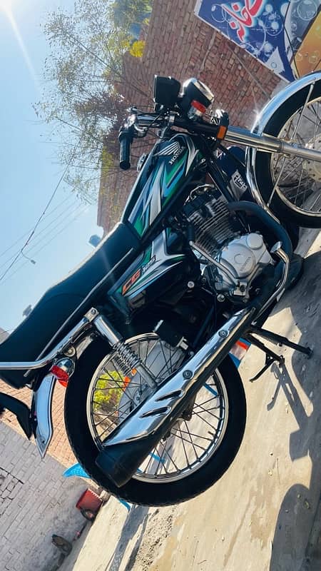 Honda 125 Black 2023 Model New Condition 1