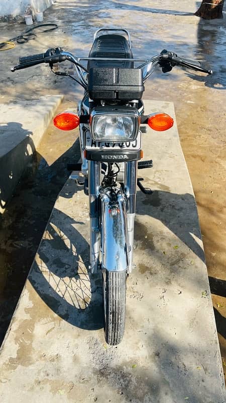 Honda 125 Black 2023 Model New Condition 3