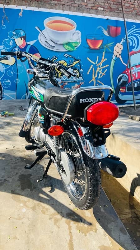 Honda 125 Black 2023 Model New Condition 4