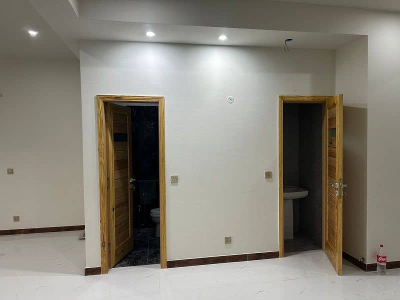 1000sqft hall available in Johar town emporium 1