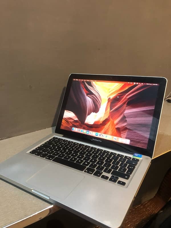 MacBook Pro - 13” Display (Core i5) 0