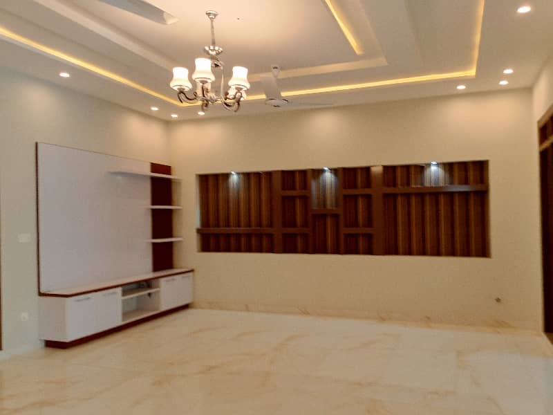 1 Kanal Triple Storey House for Rent 16