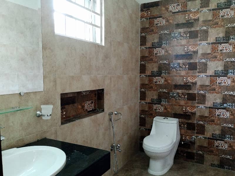 1 Kanal Triple Storey House for Rent 18