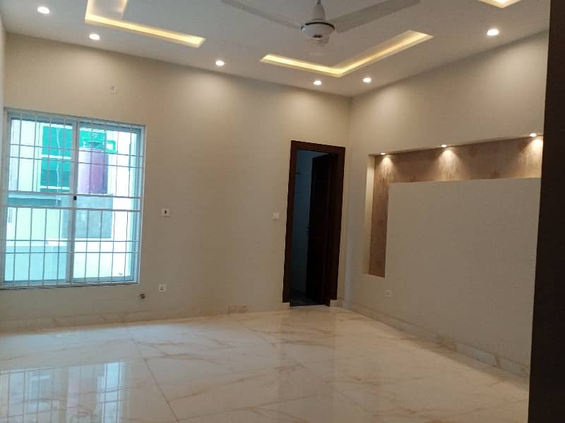 1 Kanal Triple Storey House for Rent 20