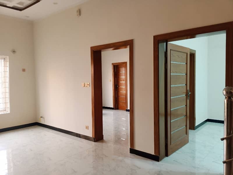 1 Kanal Triple Storey House for Rent 25