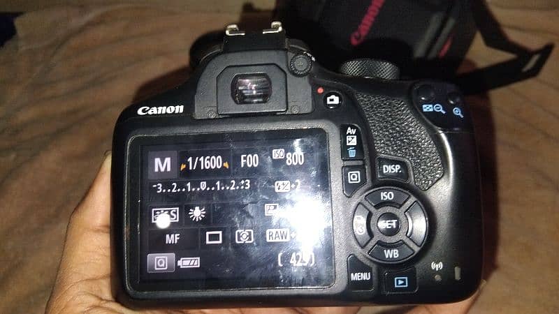 CANON EOS 1300D 1