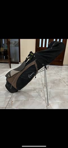 begineer basic golf kit with a bag and glove