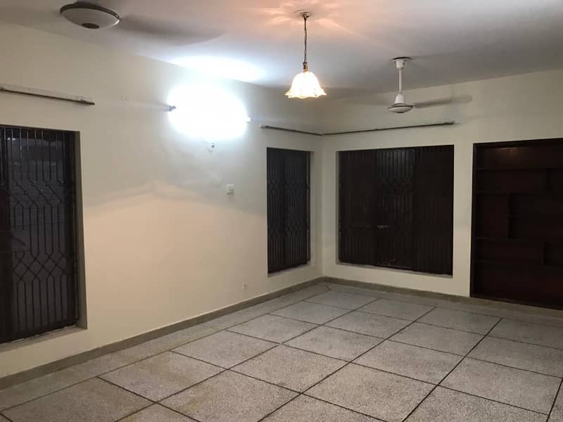 10-Marla Facing Park 03 Bedroom House Available For Sale In Askari-9, Lahore Cantt 16