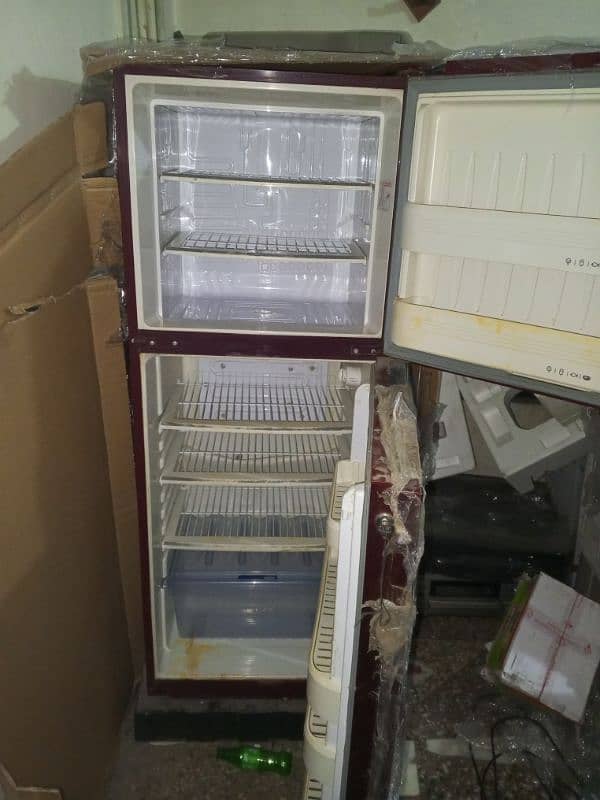 ORIENT LARGE SIZE FRIDGE RED COLOR FOR SALE NOT USED FRESH CONDITION 2