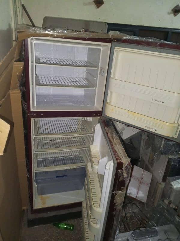 ORIENT LARGE SIZE FRIDGE RED COLOR FOR SALE NOT USED FRESH CONDITION 4