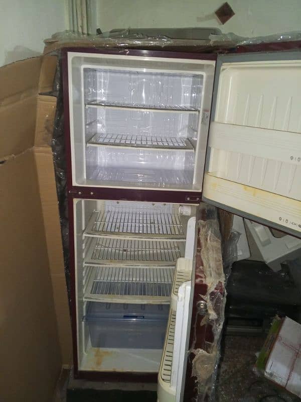 ORIENT LARGE SIZE FRIDGE RED COLOR FOR SALE NOT USED FRESH CONDITION 6